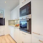 - Haus E, App 0e0901 דירה